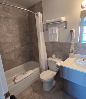 Petit-Rocher Hotel | Motel Acadien sur mer