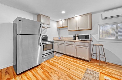 Fennville Apartment | Motel Apartment C