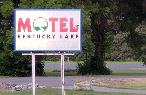 Gilbertsville Hotel | Motel at KY Lake. Seaside Lounge