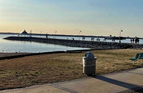 Gilbertsville Hotel | Motel at KY Lake. Seaside Lounge