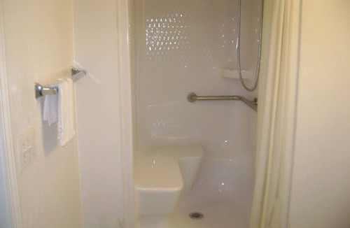 Latonia Hotel | Motel Beechmont