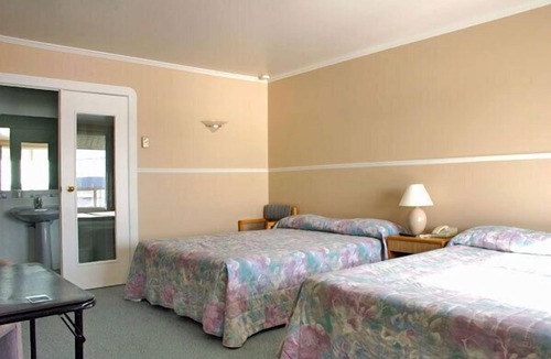 Ste Anne de Beaupre Hotel | Motel Bellevue