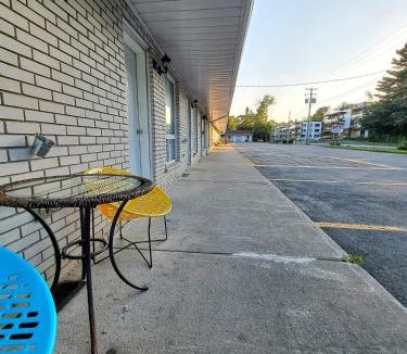 Saint-Charles-Borromee Hotel | Motel Bonsoir