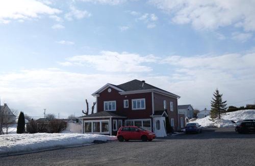 Cap de la Madeleine Hotel | Motel Canadien