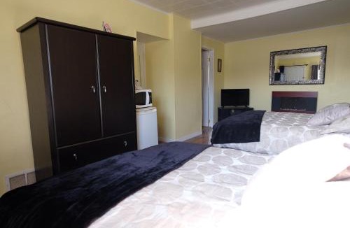 Cap de la Madeleine Hotel | Motel Canadien