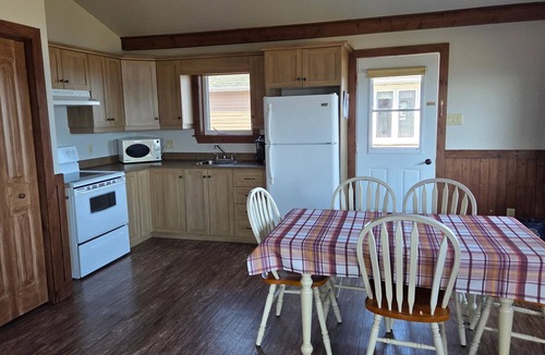 Petit-Rocher Hotel | Motel & Chalets l'Acadien sur mer