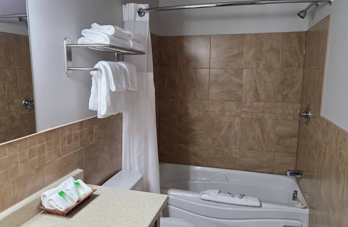 Petit-Rocher Hotel | Motel & Chalets l'Acadien sur mer