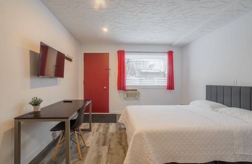 Brossard Hotel | Motel Champlain
