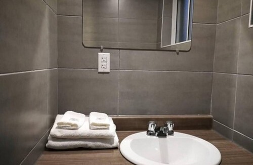 Laval Hotel | Motel Chez Nous