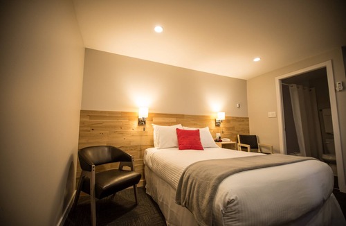 Rimouski Hotel | Motel Colonial