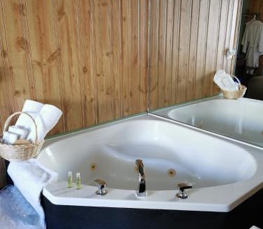 Ste Anne de Beaupre Hotel | Motel Deblois