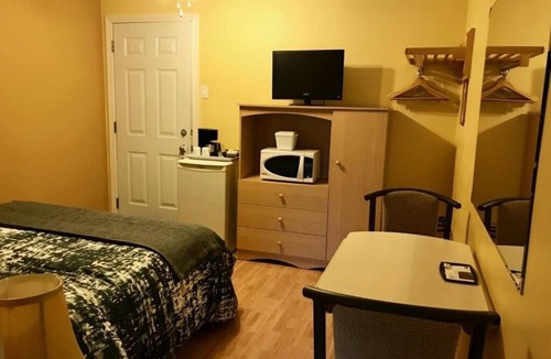 Baie-St-Paul Hotel | Motel Des Cascades : Economy Double Room