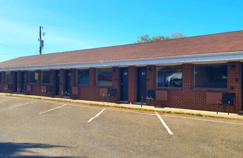 Saint-Pamphile House | Motel in St-Pamphile with private rooms with 1 to 2 queen beds.