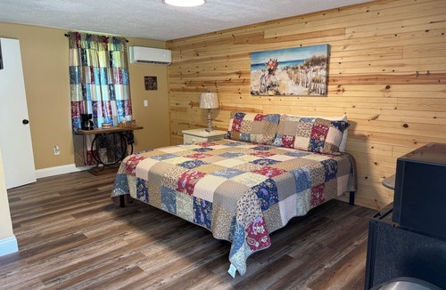 Gilbertsville Hotel | Motel @ Kentucky Lake. The bicycle room.