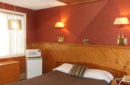 Pointe-aux-Trembles Hotel | Motel Le Paysan