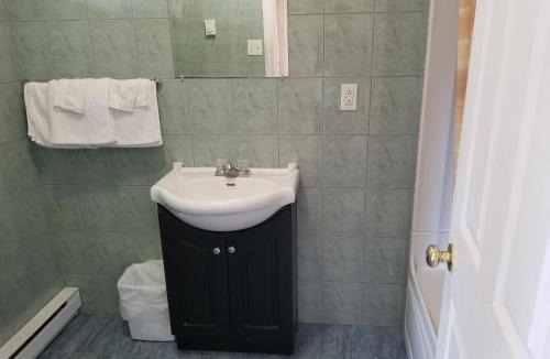 L'Ile-Perrot Hotel | Motel Montreal