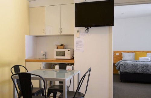 Myrtleford Hotel | Motel On Alpine