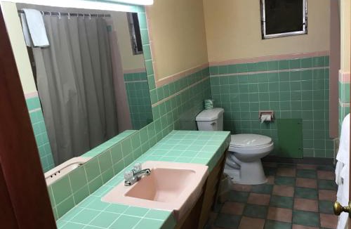 Historic Downtown Bedford Hotel | Motel Town House