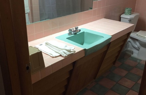 Historic Downtown Bedford Hotel | Motel Townhouse
