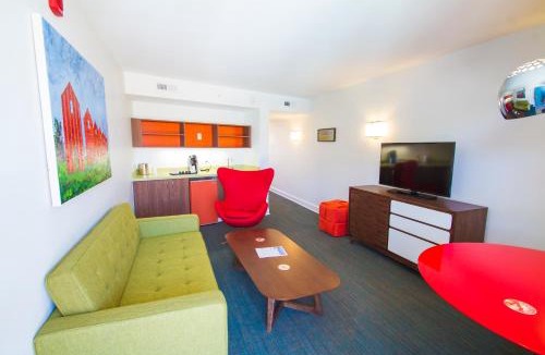 Kinston Hotel | Mother Earth Motor Lodge