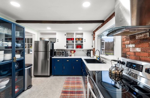 Newbury House | Mothertree Farmhouse | Pets | Fire Pit | Workspace