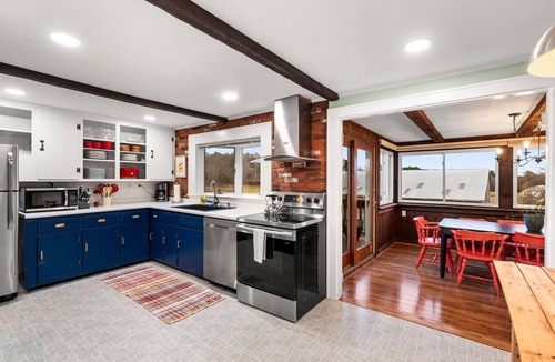 Newbury House | Mothertree Farmhouse | Pets | Fire Pit | Workspace