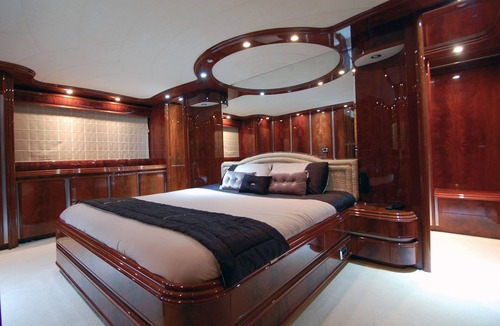 Barceloneta Boat Rental | Motor Yacht Dandy in Barcelona Port Olimpic