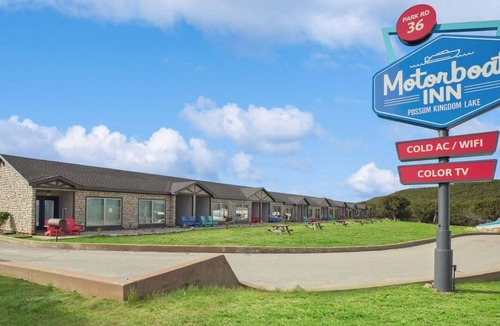 Graford Hotel | MotorBoat Inn Suite 14