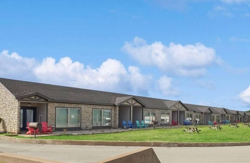 Graford Hotel | MotorBoat Inn Suite 4