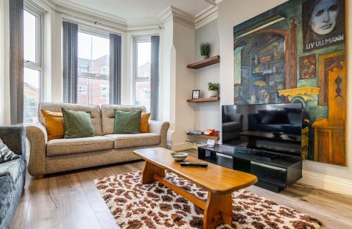 Sneinton House | Motorpoint Arena House - Sleeps 10