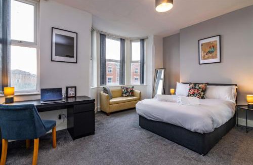 Sneinton House | Motorpoint Arena House - Sleeps 10