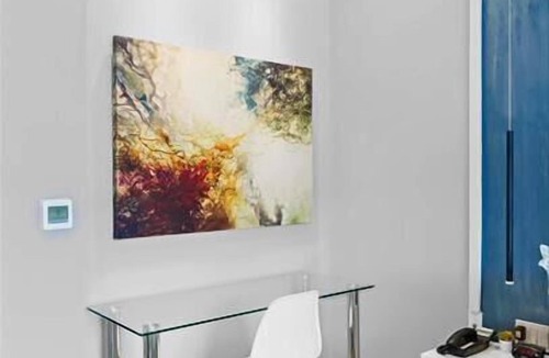 Port Morris Hotel | Mott Haven Queen Suite | Gym | Kitchenette