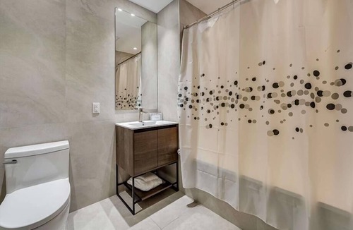 Port Morris Hotel | Mott Haven Studio 2K BR | Business Center + Lounge