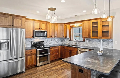 Lodi House | Mott's Lakefront Landing: Dog-Friendly Lakefront Escape on Seneca Lake!