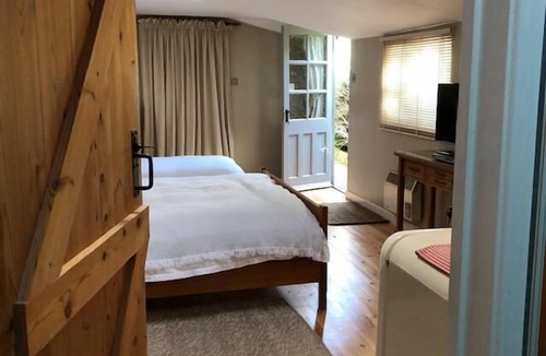 Stebbing Bed & Breakfast | Motts Cottage