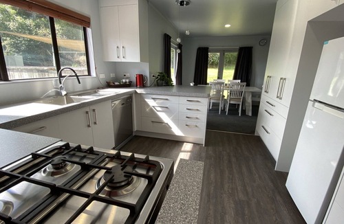 Motuoapa Cottage | Motuoapa Bay Chalets