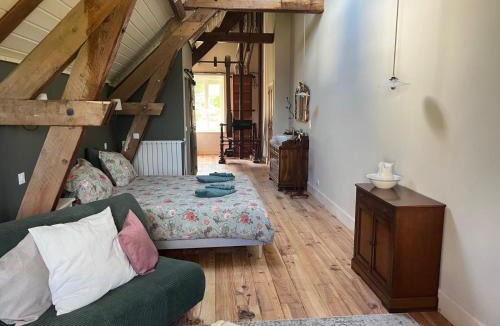 Saint-Symphorien-de-Marmagne Bed & Breakfast | Moulin de Maupoy