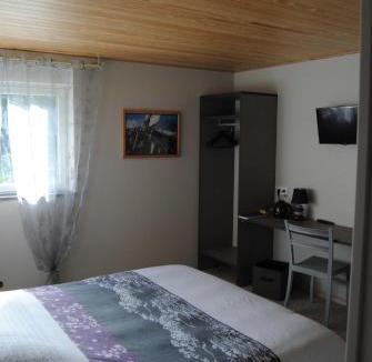 Saint-Martial-de-Valette Bed & Breakfast | moulin de rouchillou