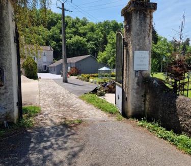 Saint-Martial-de-Valette Bed & Breakfast | moulin de rouchillou