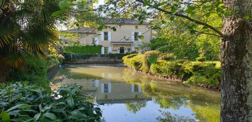 Monflanquin Bed & Breakfast | Moulin De Ladausse