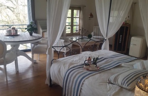 Saint-Pantaleon-de-Larche Hotel | Moulin Bleu de Vézère