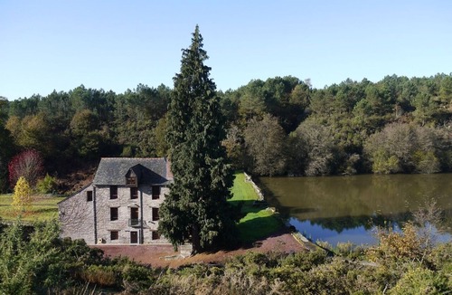 Saint-Just House | MOULIN Menhirs & nature reserve