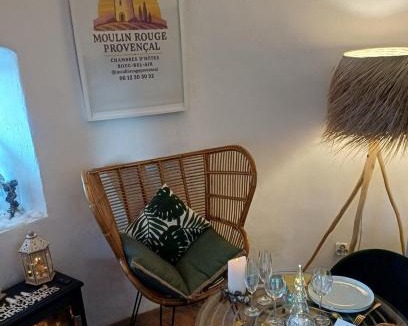 Bouc-Bel-Air Bed & Breakfast | Moulin Rouge Provençal Suite Premium avec jacuzzi extérieur Aix Marseille