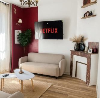 Persan House | Moulures d'Oise - Jacuzzi - Game room