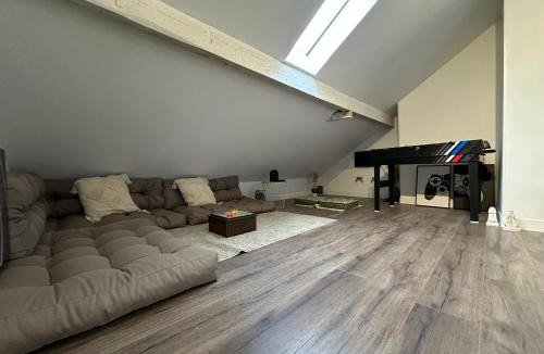 Persan House | Moulures d'Oise - Jacuzzi - Game room