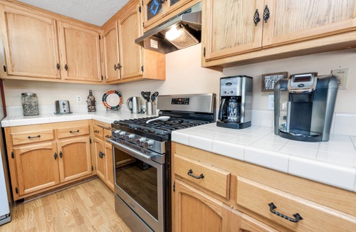 Big Bear City House | Mount Bearadise - Spacious 5 Bedrooms, Pool Table, Arcade Game, BBQ