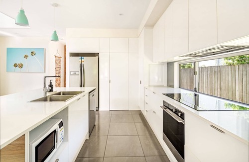 Mount Coolum House | Mount Coolum Beachfront Abode with Private Rooftop