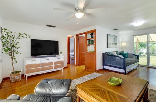 Mount Dora House | Mount Dora Home: Private Pool & Tropical Bar!