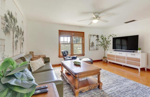 Mount Dora House | Mount Dora Home: Private Pool & Tropical Bar!