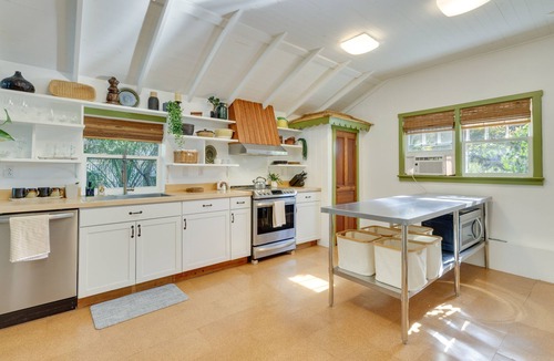 Mount Dora House | Mount Dora Home: Private Pool & Tropical Bar!